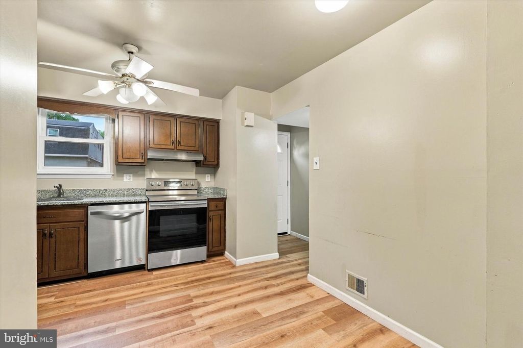 631 VILLAGE LN, POTTSTOWN, PA 19464 — photo 4