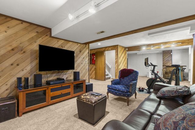 6031 Cromdale Drive, Dublin, OH 43017