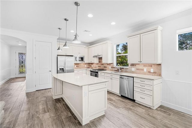 10647 Tiki CT, Estero, FL 33928