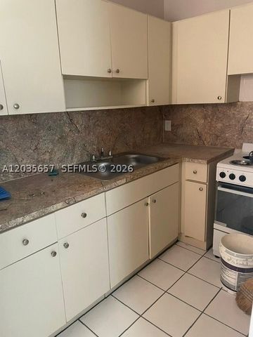 2751 NW 46th St 11, Miami, FL 33142