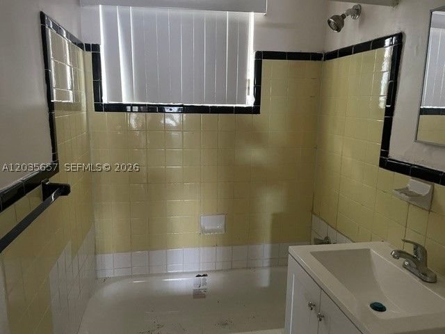 2751 NW 46th St 11, Miami, FL 33142
