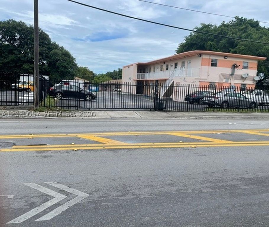 2751 NW 46th St 11, Miami, FL 33142