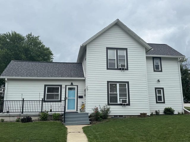 739 Elizabeth STREET, Oconomowoc, WI 53066