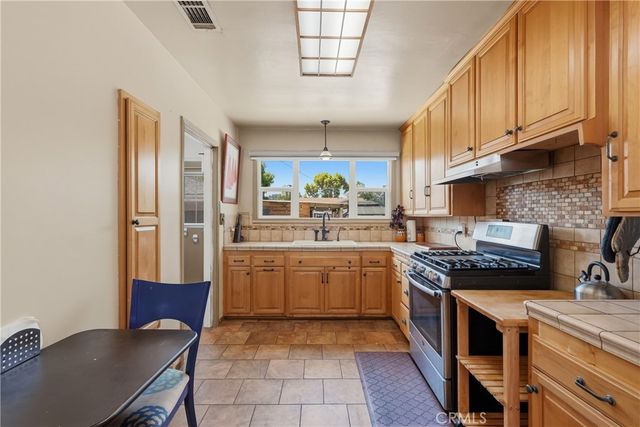 1656 Vejar, Pomona, CA 91766