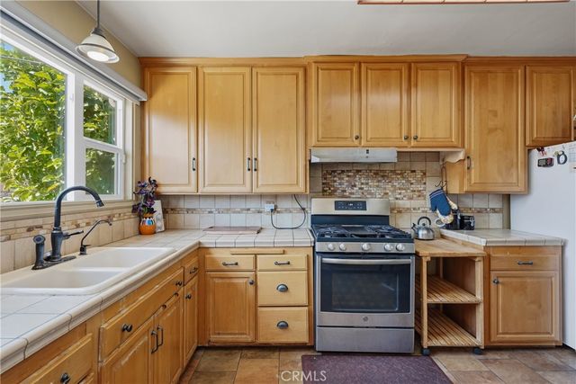 1656 Vejar, Pomona, CA 91766