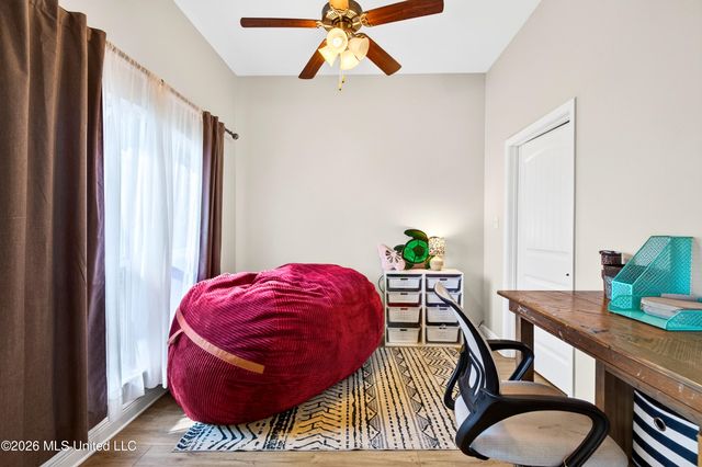 160 Saltmeadow Circle, Ocean Springs, MS 39564