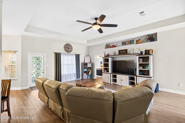 160 Saltmeadow Circle, Ocean Springs, MS 39564