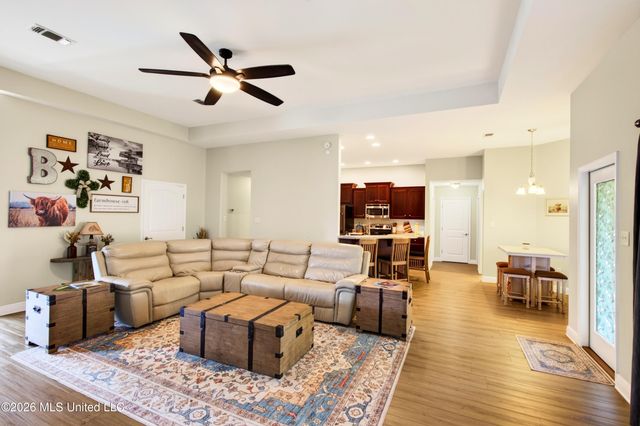 160 Saltmeadow Circle, Ocean Springs, MS 39564