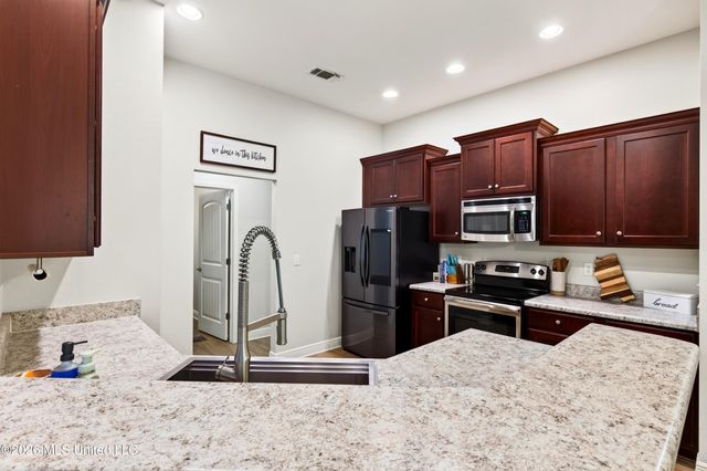 160 Saltmeadow Circle, Ocean Springs, MS 39564