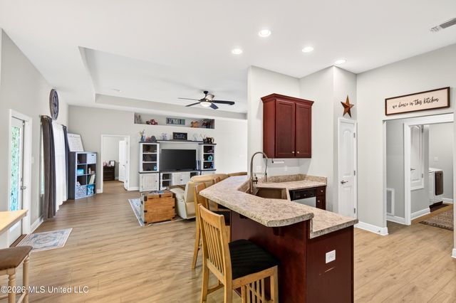 160 Saltmeadow Circle, Ocean Springs, MS 39564