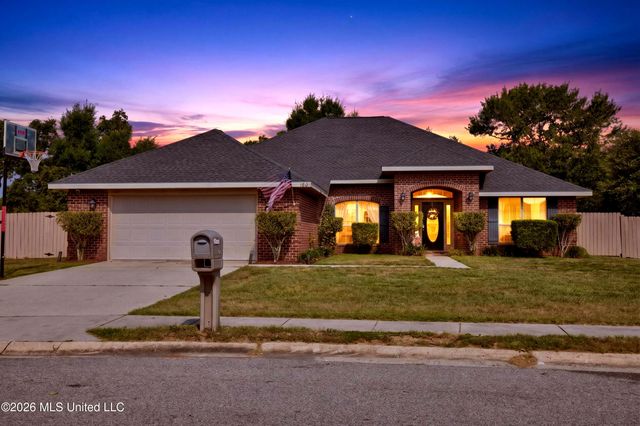 160 Saltmeadow Circle, Ocean Springs, MS 39564