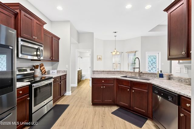 160 Saltmeadow Circle, Ocean Springs, MS 39564