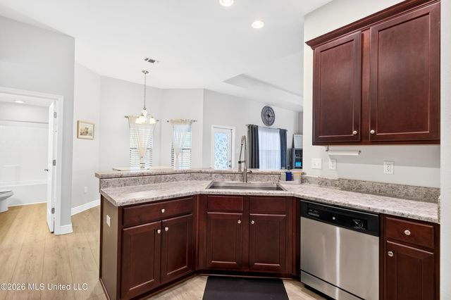 160 Saltmeadow Circle, Ocean Springs, MS 39564