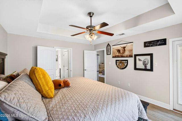 160 Saltmeadow Circle, Ocean Springs, MS 39564