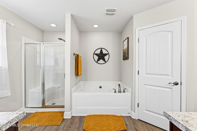 160 Saltmeadow Circle, Ocean Springs, MS 39564