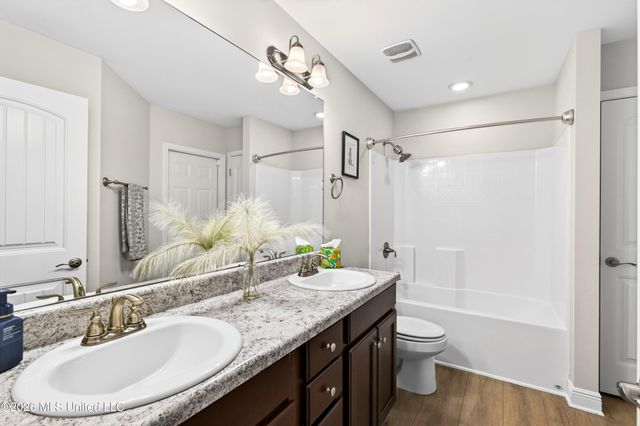 160 Saltmeadow Circle, Ocean Springs, MS 39564