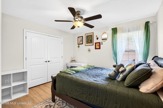 160 Saltmeadow Circle, Ocean Springs, MS 39564