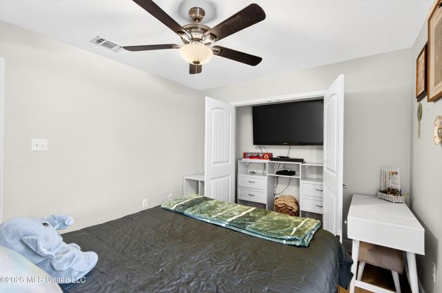 160 Saltmeadow Circle, Ocean Springs, MS 39564