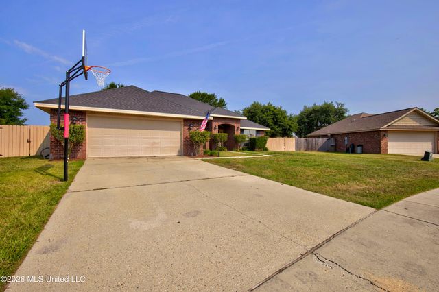 160 Saltmeadow Circle, Ocean Springs, MS 39564