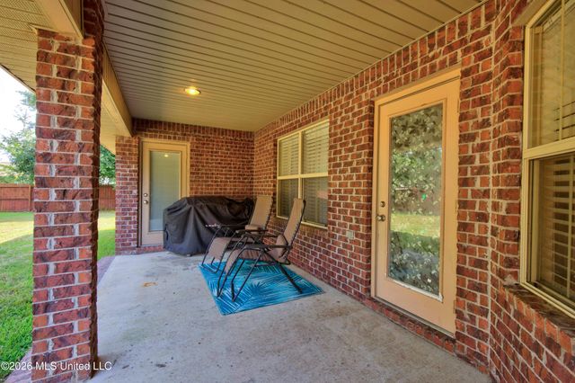 160 Saltmeadow Circle, Ocean Springs, MS 39564