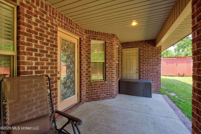 160 Saltmeadow Circle, Ocean Springs, MS 39564
