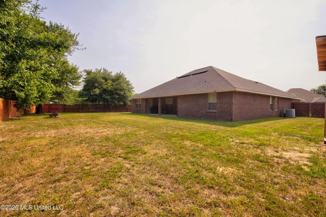 160 Saltmeadow Circle, Ocean Springs, MS 39564