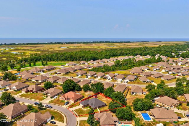 160 Saltmeadow Circle, Ocean Springs, MS 39564