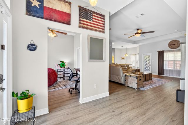 160 Saltmeadow Circle, Ocean Springs, MS 39564