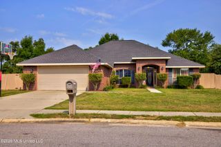 160 Saltmeadow Circle, Ocean Springs, MS 39564