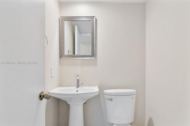 1054 SE 6th Ave, Dania Beach, FL 33004