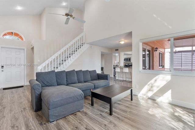 1054 SE 6th Ave, Dania Beach, FL 33004