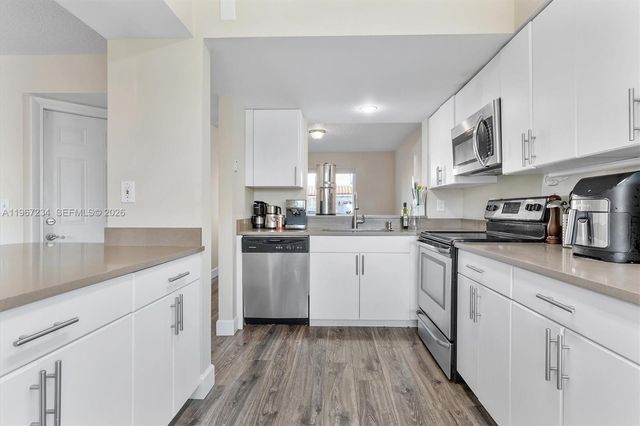 1054 SE 6th Ave, Dania Beach, FL 33004