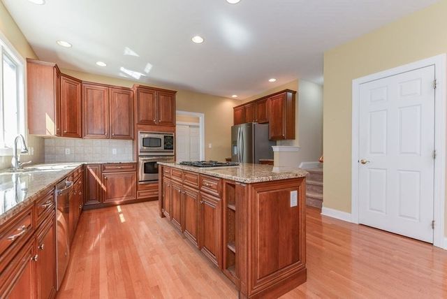 39 Whitehall Way, Bellingham, MA 02019