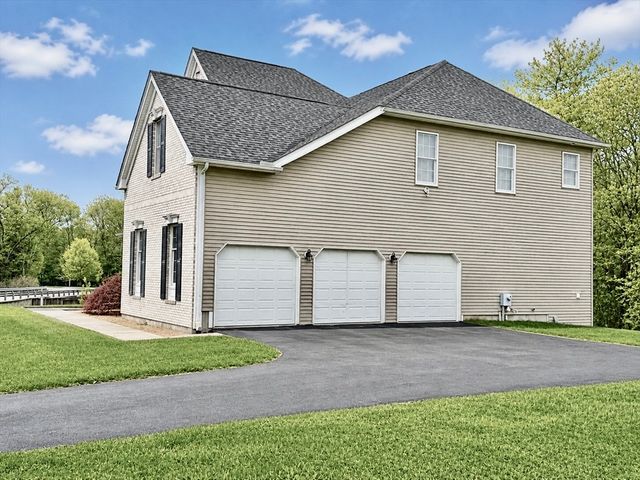 39 Whitehall Way, Bellingham, MA 02019