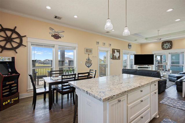 2569 Palm Drive, Port Bolivar, TX 77650