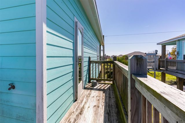 2569 Palm Drive, Port Bolivar, TX 77650