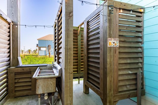 2569 Palm Drive, Port Bolivar, TX 77650