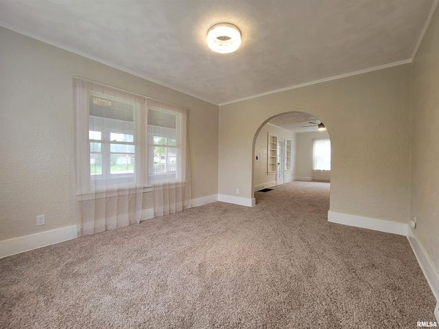 601 PEKIN Avenue, Creve Coeur, IL 61610