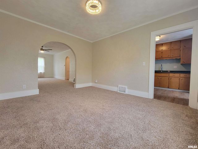 601 PEKIN Avenue, Creve Coeur, IL 61610