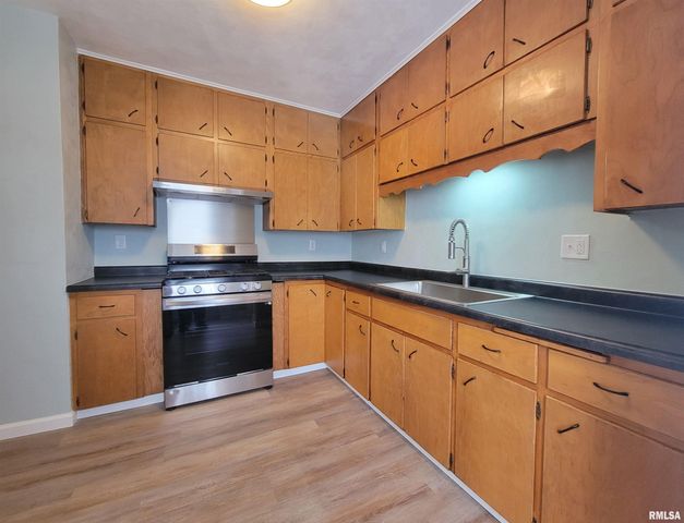 601 PEKIN Avenue, Creve Coeur, IL 61610