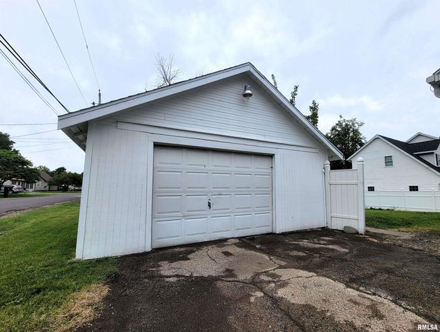 601 PEKIN Avenue, Creve Coeur, IL 61610