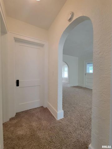 601 PEKIN Avenue, Creve Coeur, IL 61610