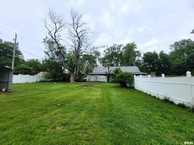 601 PEKIN Avenue, Creve Coeur, IL 61610