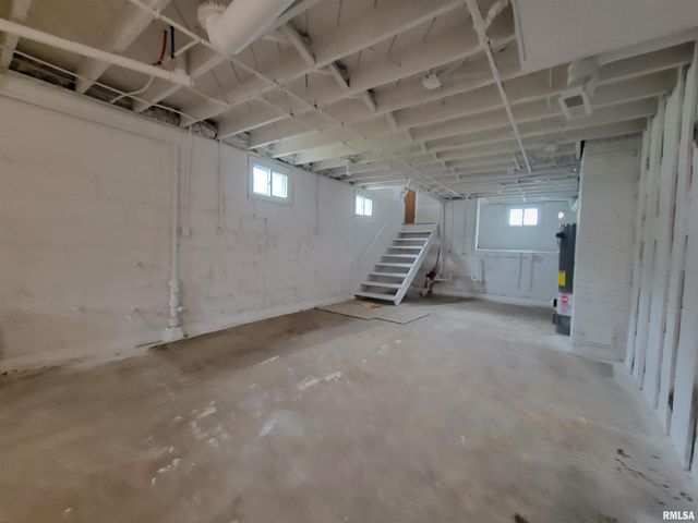 601 PEKIN Avenue, Creve Coeur, IL 61610