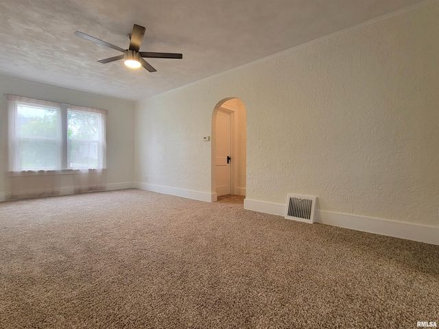 601 PEKIN Avenue, Creve Coeur, IL 61610