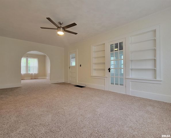 601 PEKIN Avenue, Creve Coeur, IL 61610