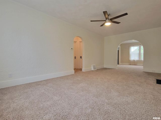 601 PEKIN Avenue, Creve Coeur, IL 61610