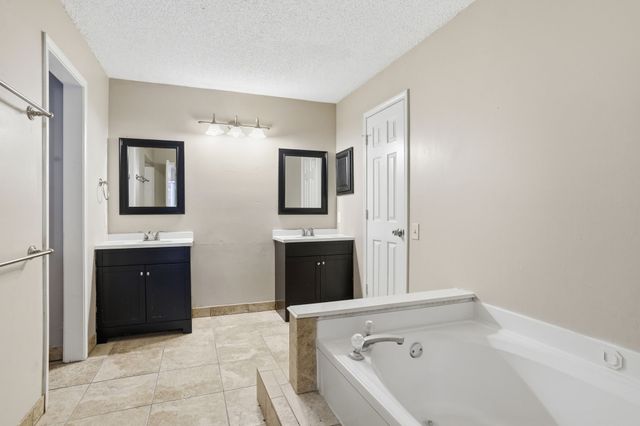 5316 Signal Peak Drive, Arlington, TX 76017