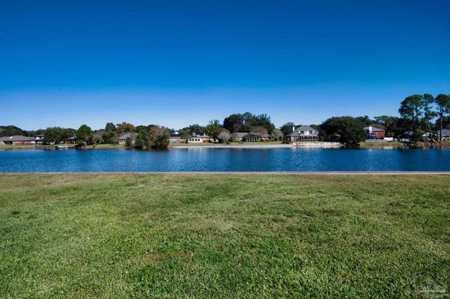 333 S 61st Ave 8, Pensacola, FL 32506