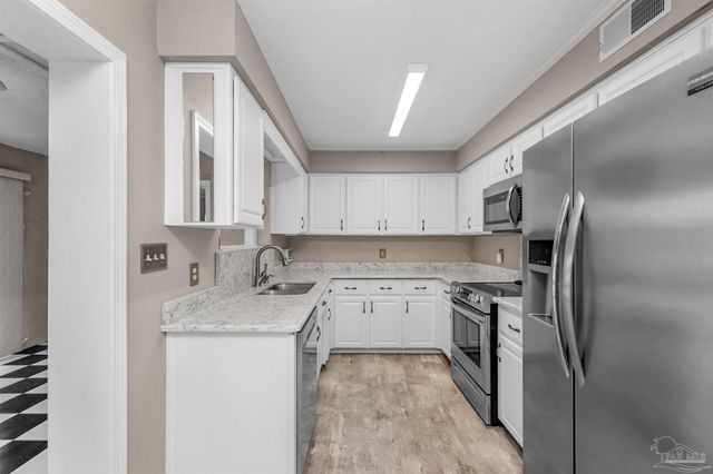 333 S 61st Ave 8, Pensacola, FL 32506